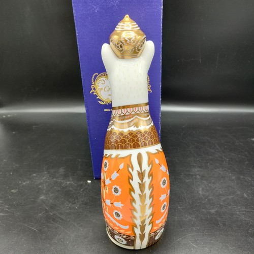 98 - Large Royal crown Derby Siamese cat figure with box . 21.5 cm in height .