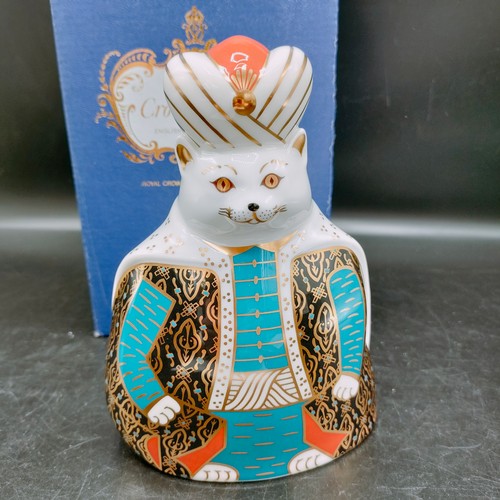 101 - Large Royal Crown Derby Royal Persian cat with box. 16 cm in height.