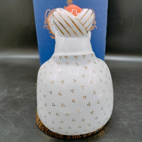 101 - Large Royal Crown Derby Royal Persian cat with box. 16 cm in height.