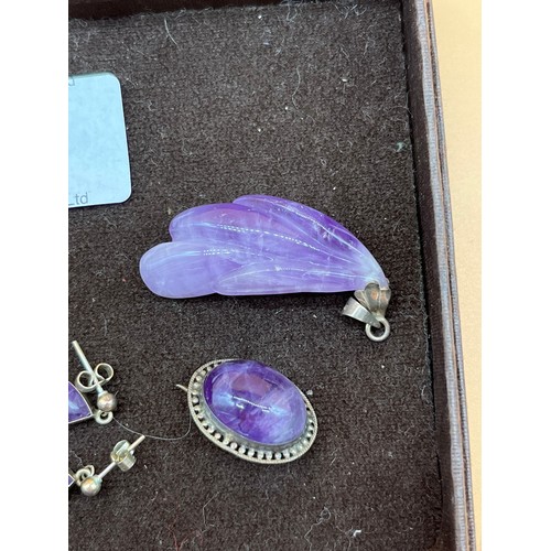 123 - Silver and purple jade pendant, together with a silver and amethyst matching earring, brooch and eve... 