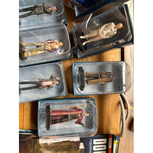 191 - 8 Various Eaglemoss collectable lead painted Doctor Who figures, includes the Tardis and Doctors wit... 