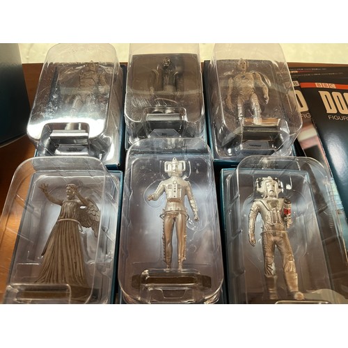 192 - 8 Various Eaglemoss collectable lead painted Doctor Who figures to include Cybermen, comes with comi... 