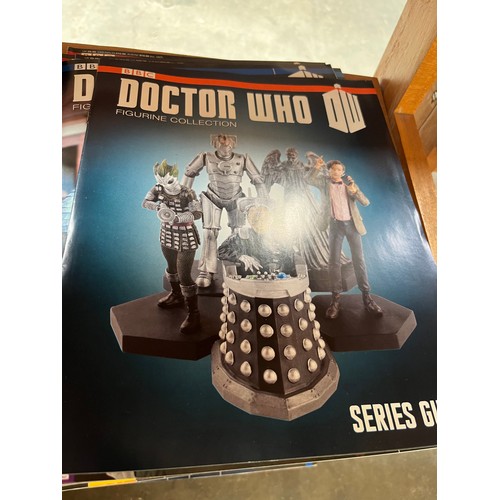 192 - 8 Various Eaglemoss collectable lead painted Doctor Who figures to include Cybermen, comes with comi... 