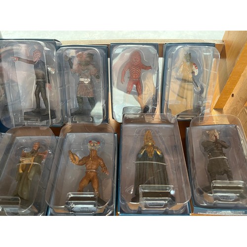 193 - 10 various Eaglemoss collectable lead painted Doctor Who figures, comes with comics.