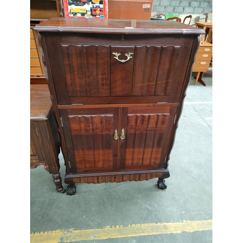 128a - Reproduction Antique style cocktail cabinet with fitted shelves.