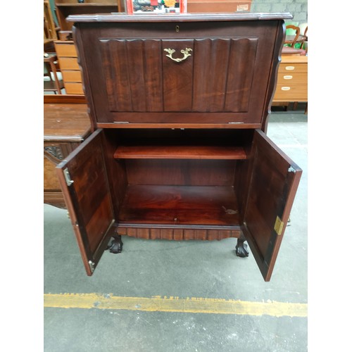 128a - Reproduction Antique style cocktail cabinet with fitted shelves.