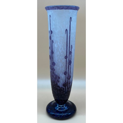 567 - Schneider Le Verre Francais 
Large vase marmoreal blown glass, decorated with purple flowers on a pi... 