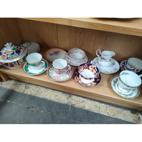 124a - Large lot of tea services to include Tuscan ware etc