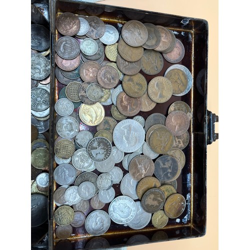 10 - Collection of mixed world coins and bank notes to include 1952 Candian Dollar, Bank of England 10 sh... 