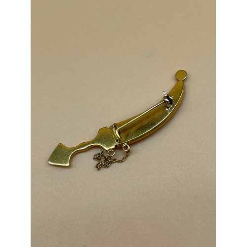 51 - 18ct gold [tested] Kukri knife brooch, removable blade from sheath. [clasp and pin work well] [8.98g... 