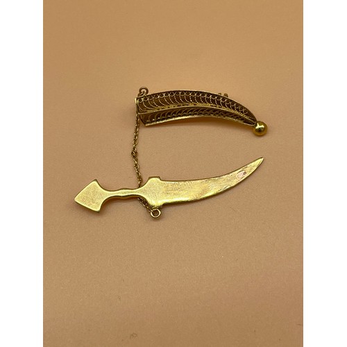 51 - 18ct gold [tested] Kukri knife brooch, removable blade from sheath. [clasp and pin work well] [8.98g... 