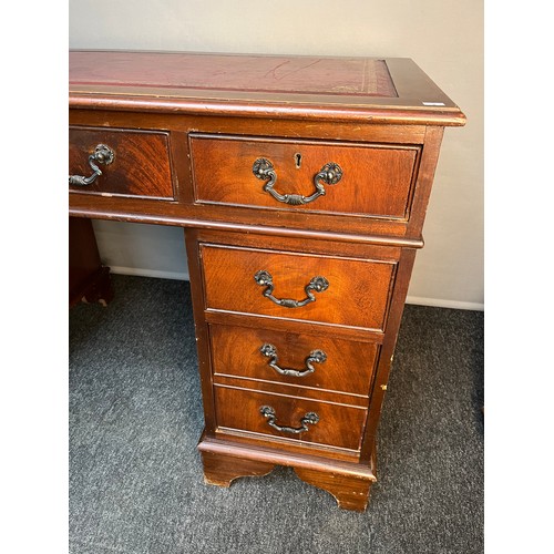 173 - A Reproduction red leather top knee hole writing desk. Splits into three pieces for transportation. ... 