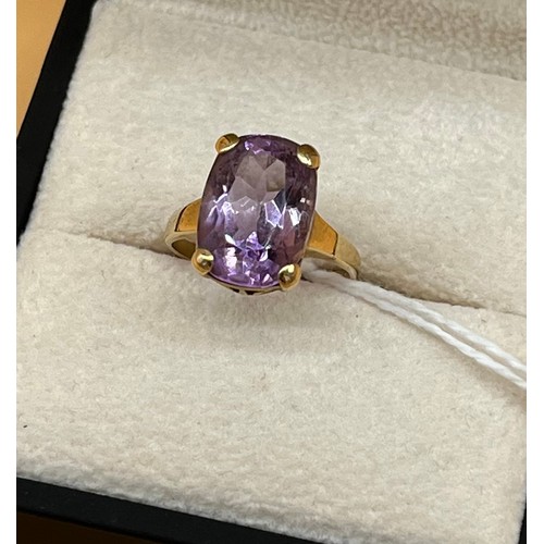 8A - 9ct yellow gold and amethyst stone ring. [3.47grams] [Ring size J]