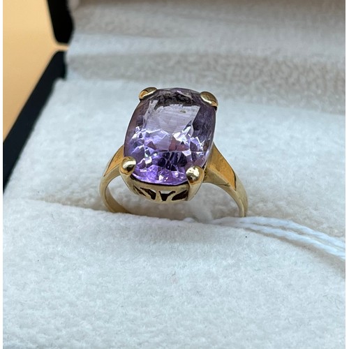 8A - 9ct yellow gold and amethyst stone ring. [3.47grams] [Ring size J]