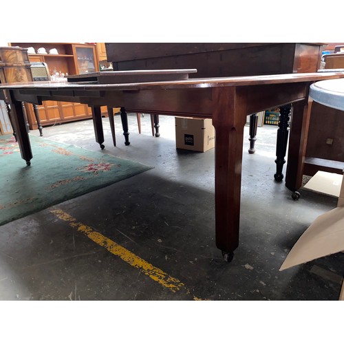 151a - Large 19th century extendable dinning room table on casters .