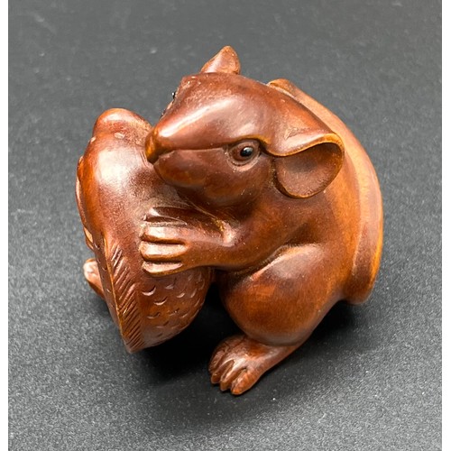 61 - Hand carved Japanese Netsuke sculpture of a Mouse holding a koi carp. [5.2cm high]