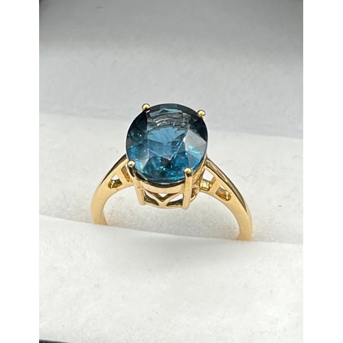 63 - 10ct yellow gold ring set with a large oval cut blue spinel stone. [Ring size P] [4.11Grams]