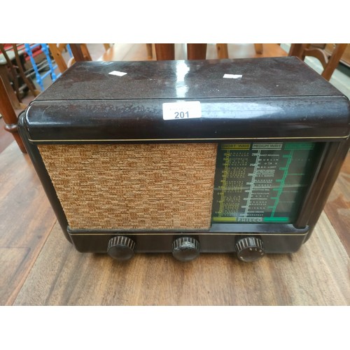 201 - 1940s bakelite radio