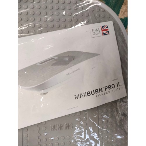 256 - Max burn pro vibrating plate with remote  .