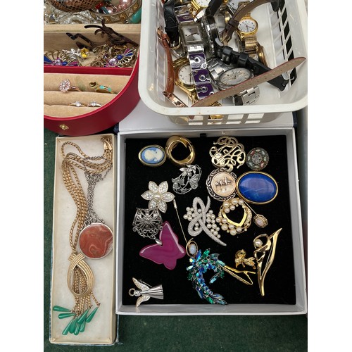 129 - Large collection of costume jewellery to include necklaces, watches, earrings, cuff links and much m... 