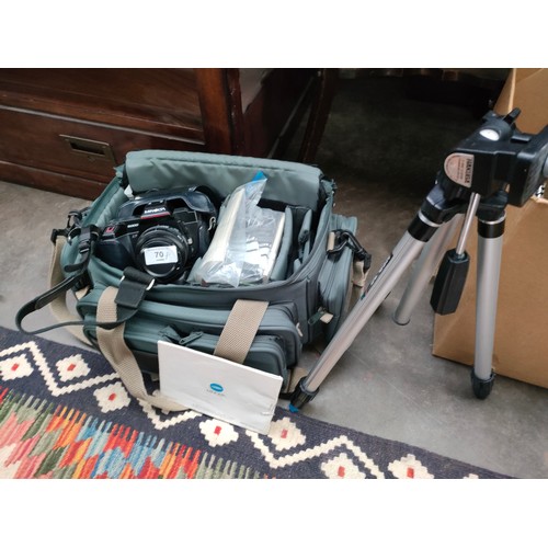 70A - Minolta 5000 model camera with bag of accessories and tripod stand