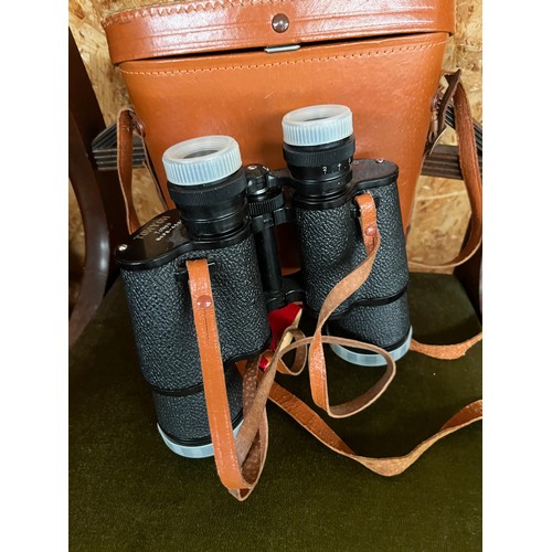 142A - Vintage pair of binoculars by Tohyoh Tokyo 10x50. Comes with leather carry case.