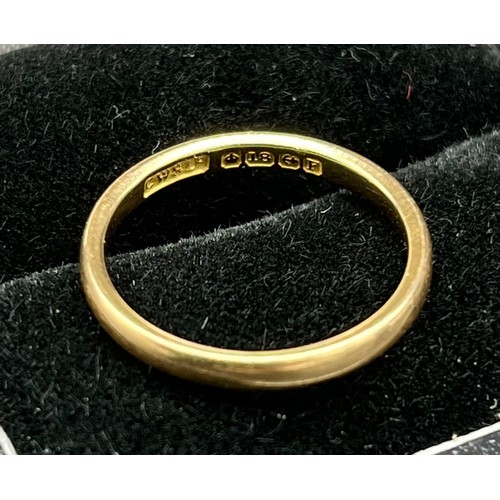 14 - 18ct yellow gold band ring. [Ring size L][2.50grams]