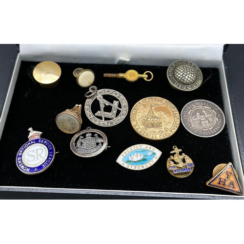 17 - A Selection of gold and silver and collectable odds to include 9ct yellow gold Masonic fob seal, Bir... 