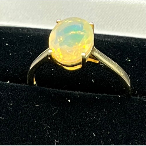 204 - 10ct yellow gold ladies ring set with a large opalescent style cut stone. [Ring size P] [2.12Grams]