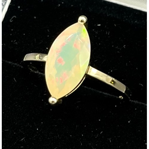 86 - 9ct yellow gold ladies ring set with a large opalescent style stone [Ring size P] [2.95Grams]