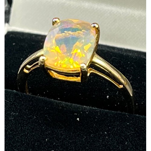 100 - 10ct yellow gold ladies ring set with a large opalescent style stone. [Ring size P] [1.98Grams]