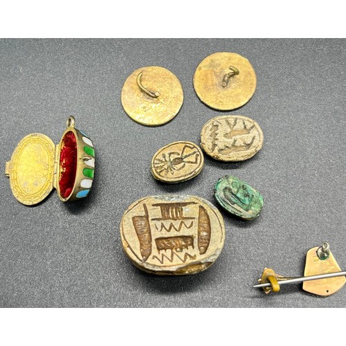 94 - A Collection of antique Egyptian revival jewellery. Includes 14ct gold and enamel pharaoh brooch, 80... 