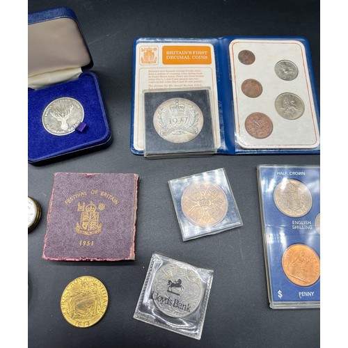 223 - A Quantity of mixed British coinage to include Silver cased crown, ERII Coinage of Great Britain set... 