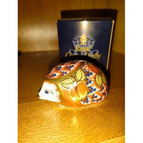 123 - Roya crown Derby orchard hedgehog paperweight with stopper and box