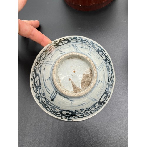 170 - A Lot of Chinese porcelain bowls includes two Chinese Provincial bowls, Together with a bamboo paint... 