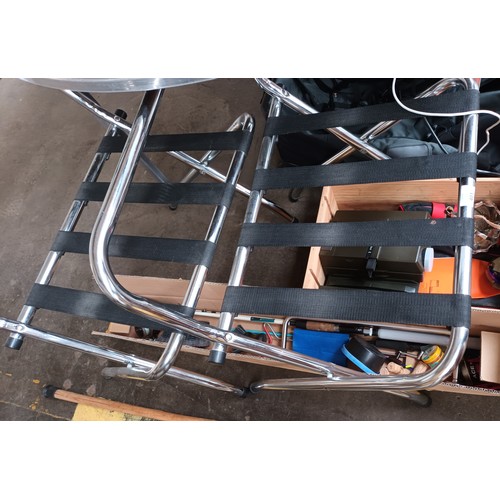 253 - 2 metal luggage stands