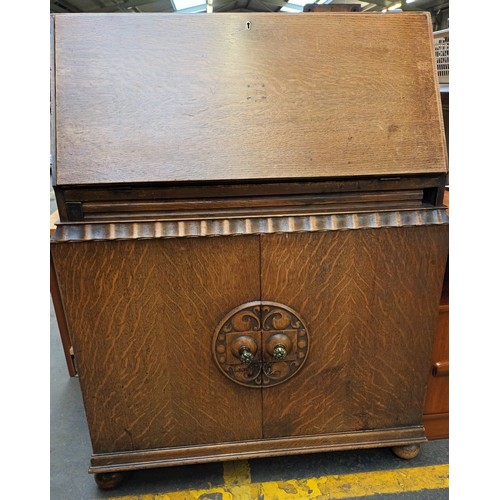 309 - Antique Oak writing bureau with slide out drawers, Needs attention to pull down bracket.