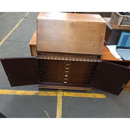 309 - Antique Oak writing bureau with slide out drawers, Needs attention to pull down bracket.