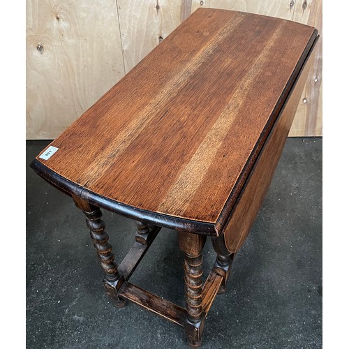 400 - Antique oak drop end dining table, designed with barley twist legs. [72x120x90cm]