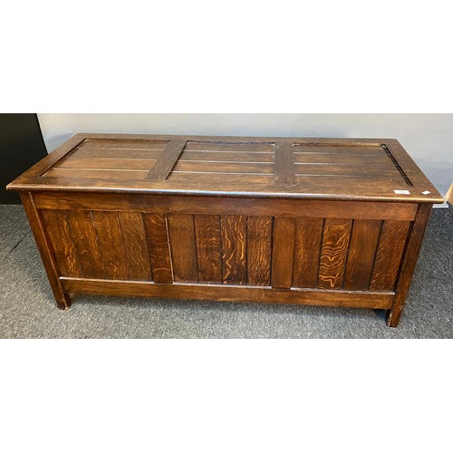 774 - Vintage Oak linen chest. [50x123x48cm]