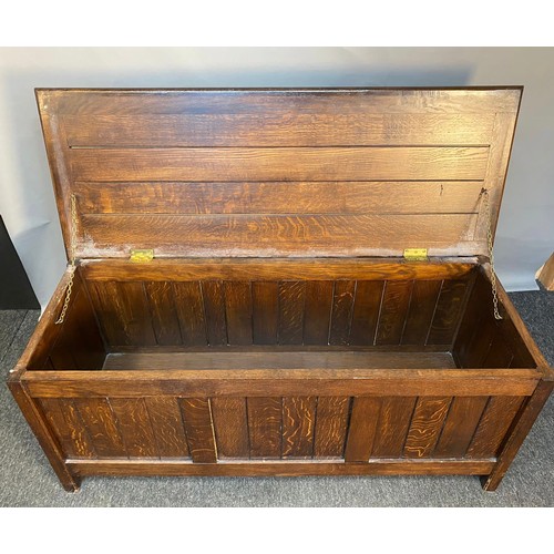 774 - Vintage Oak linen chest. [50x123x48cm]