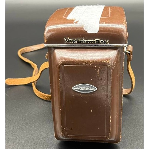 569 - Vintage Yashica Flex 635 camera and carry case.