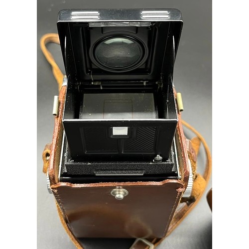 569 - Vintage Yashica Flex 635 camera and carry case.