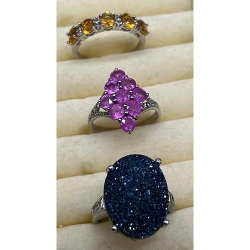 8 - A Lot of 5 various 925 silver and gem stone rings. Includes pink topaz set ring, Green quartz ring a... 