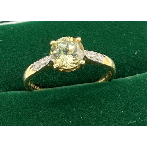 28 - 10ct yellow gold ladies ring set with a round cut green topaz off set by diamond shoulders [Ring siz... 