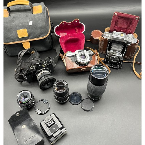 575 - Three vintage cameras and lenses to include Carl Zeiss Ikon Compur Rapid bellow camera, Carl Zeiss C... 