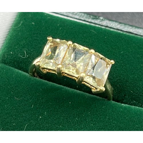 515 - 10ct yellow gold ladies ring set with three emerald cut pale green topaz stones. [Ring size P] [2.81... 