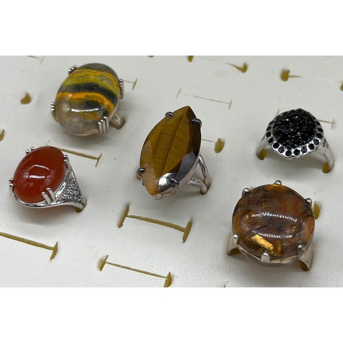 19 - A Lot of five 925 silver and gem stone rings. Includes Tiger eye stone, Agate and black Iolite clust... 