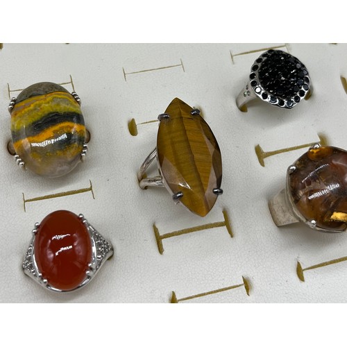 19 - A Lot of five 925 silver and gem stone rings. Includes Tiger eye stone, Agate and black Iolite clust... 