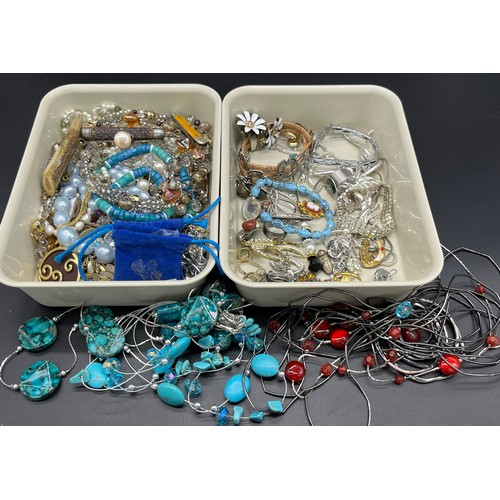 25 - Two small trays of costume jewellery to include necklaces, brooches, earrings, Fruit knives and ring... 